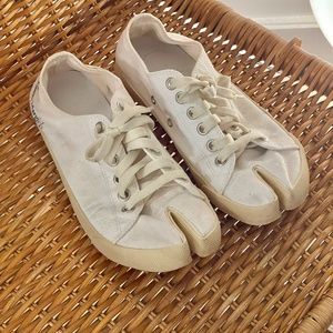 maison margiela tabi sneaker